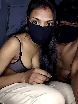 Snapshot of rani_coupleee chatting on January 7, 2026, 7:05 pm rani coupleee online show from January 7, 2026, 7:05 pm