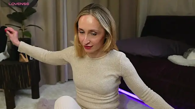 Emely Moon online show from April 30, 2026, 6:36 pm