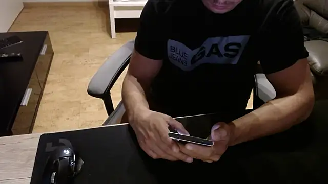 Snapshot of sensualman90 chatting on January 10, 2026, 9:30 pm sensualman90 online show from January 10, 2026, 9:30 pm