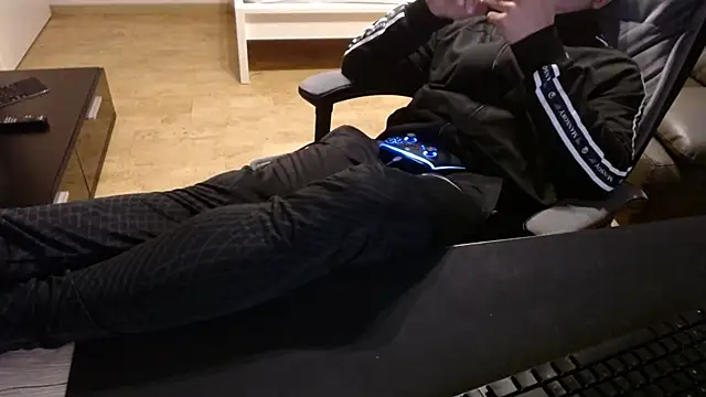 Snapshot of sensualman90 chatting on January 11, 2026, 10:09 am sensualman90 online show from January 11, 2026, 10:09 am