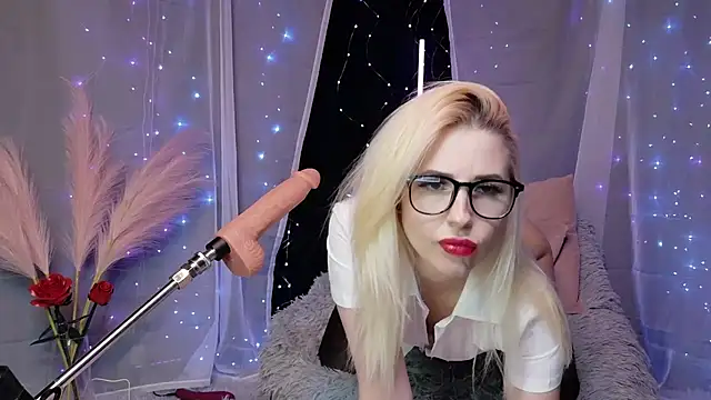 PetiteSweetFreak online show from March 13, 2026, 4:35 pm