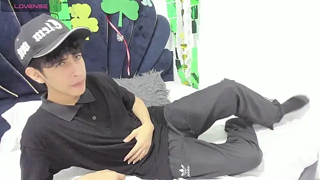 julian xx online show from March 3, 2026, 8:59 pm