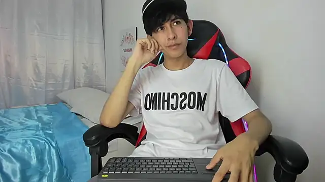 julian xx online show from April 30, 2026, 7:09 pm