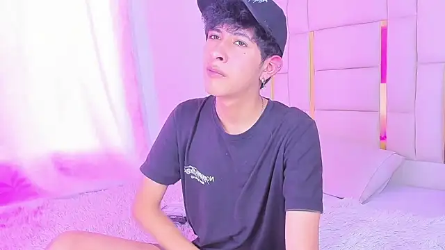 julian xx online show from June 18, 2026, 7:51 pm