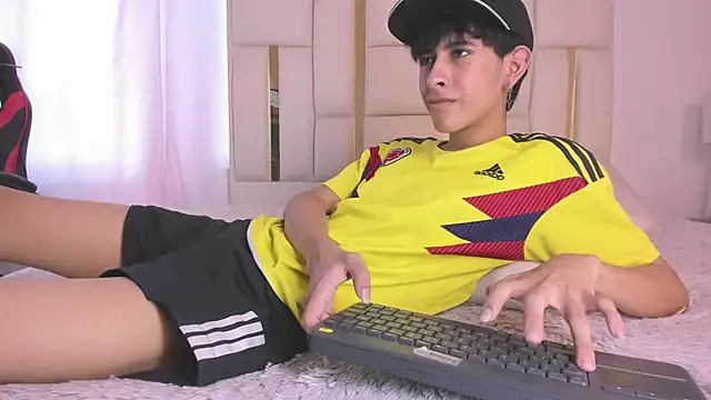 julian xx online show from July 7, 2026, 7:29 pm