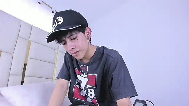 julian xx online show from July 15, 2026, 7:52 pm