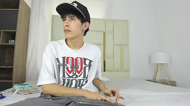julian xx online show from July 30, 2026, 9:25 pm