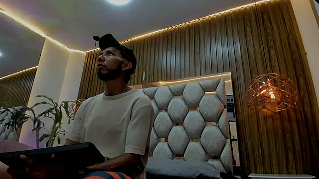 Snapshot of james__walsh chatting on February 4, 2026, 7:31 pm james walsh online show from February 4, 2026, 7:31 pm