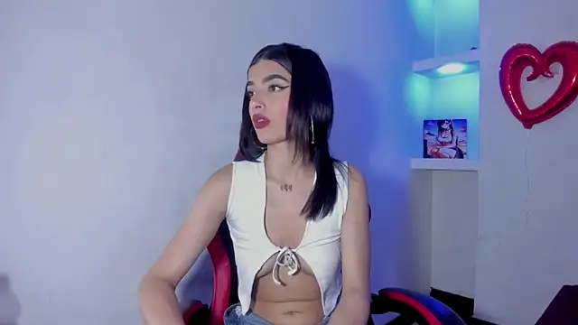 Snapshot of honeyluxe_ chatting on May 13, 2026, 4:10 am honeyluxe online show from May 13, 2026, 4:10 am