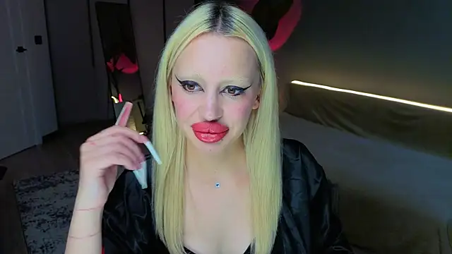 Luna Beverly online show from July 2, 2026, 8:37 pm