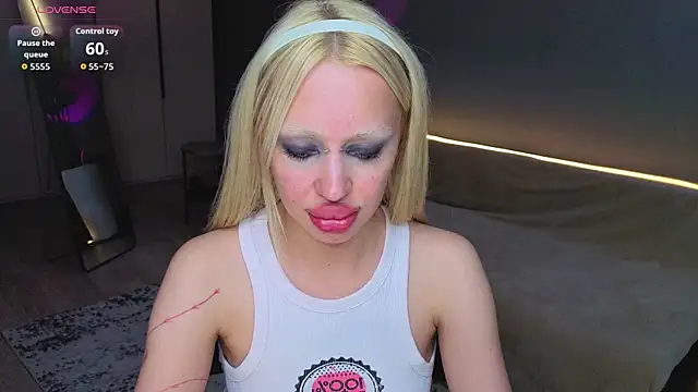 Luna Beverly online show from July 16, 2026, 8:26 pm