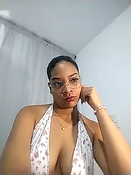 KATALINA SANTANA  online show from April 25, 2026, 2:03 am