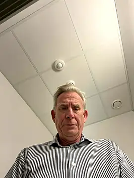 Pierre4tjyxx online show from April 28, 2026, 3:50 pm