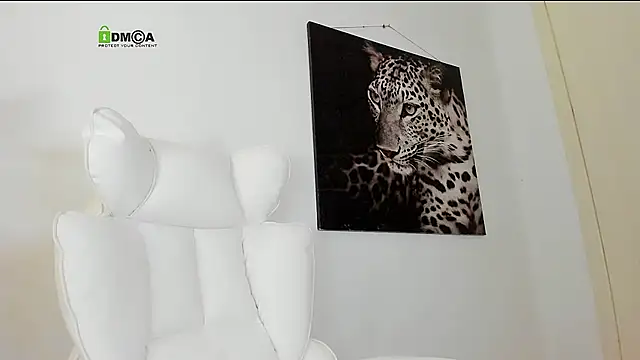 juliiaroberts online show from July 28, 2026, 12:51 am
