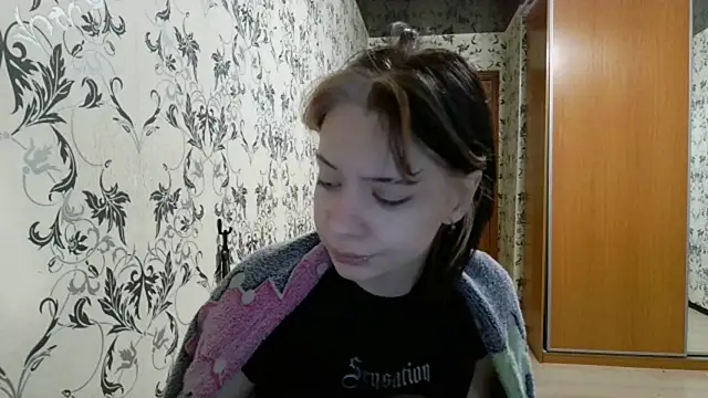 LxayBloom online show from April 25, 2026, 8:39 am