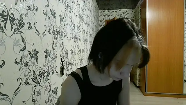 LxayBloom online show from April 27, 2026, 3:21 pm
