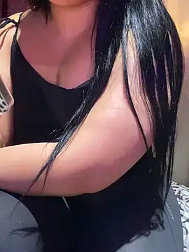 Snapshot of Lina_Velvet_ chatting on April 5, 2026, 6:05 pm Lina Velvet online show from April 5, 2026, 6:05 pm