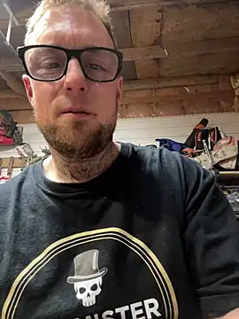 Snapshot of WIDBIGWHITECOCK chatting on February 12, 2026, 6:08 am WIDBIGWHITECOCK online show from February 12, 2026, 6:08 am