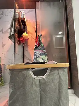 Snapshot of WIDBIGWHITECOCK chatting on March 3, 2026, 9:53 pm WIDBIGWHITECOCK online show from March 3, 2026, 9:53 pm