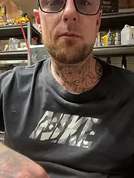 Snapshot of WIDBIGWHITECOCK chatting on March 4, 2026, 9:59 am WIDBIGWHITECOCK online show from March 4, 2026, 9:59 am