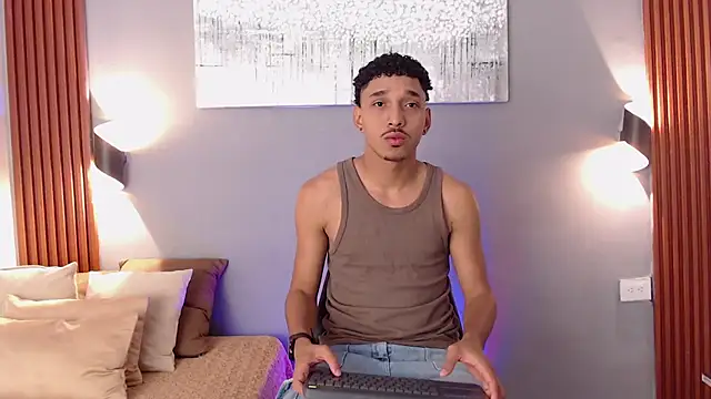 Julian Dark  online show from February 11, 2026, 4:06 am