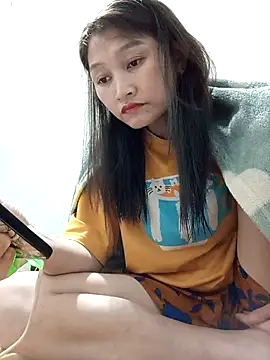 yumyum112 online show from March 16, 2026, 2:32 pm