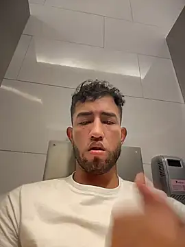 Snapshot of liam_bronw chatting on May 31, 2026, 4:36 pm liam bronw online show from May 31, 2026, 4:36 pm
