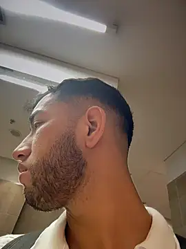 Snapshot of liam_bronw chatting on July 20, 2026, 4:53 pm liam bronw online show from July 20, 2026, 4:53 pm