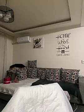 Snapshot of IRISWHITE17 chatting on February 9, 2026, 5:44 am IRISWHITE17 online show from February 9, 2026, 5:44 am