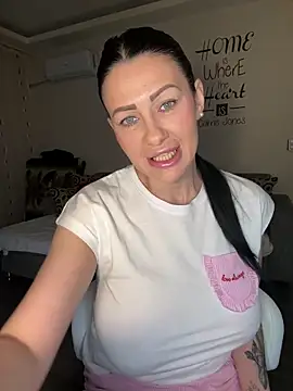 Snapshot of IRISWHITE17 chatting on March 9, 2026, 5:33 am IRISWHITE17 online show from March 9, 2026, 5:33 am