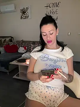 Snapshot of IRISWHITE17 chatting on March 16, 2026, 5:44 am IRISWHITE17 online show from March 16, 2026, 5:44 am