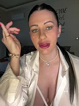 IRISWHITE17 online show from April 29, 2026, 5:44 am
