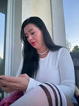 IRISWHITE17 online show from July 9, 2026, 2:37 am