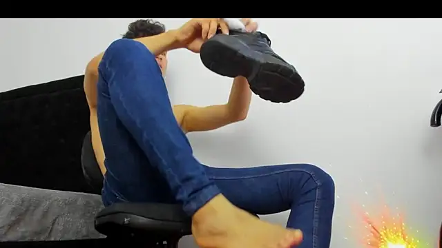 camilo model online show from February 26, 2026, 8:52 pm