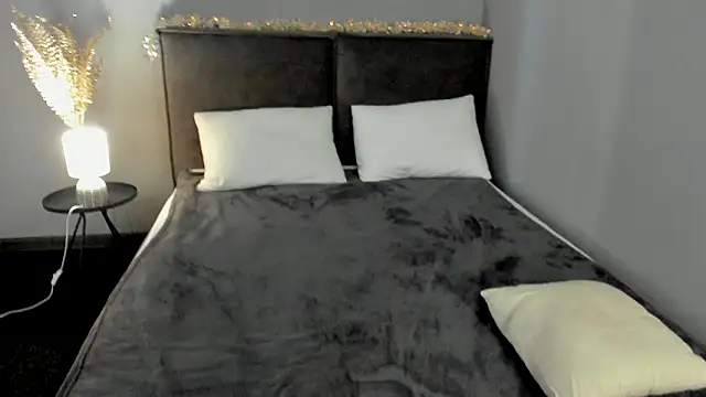 SkinyJoys online show from February 3, 2026, 6:22 am