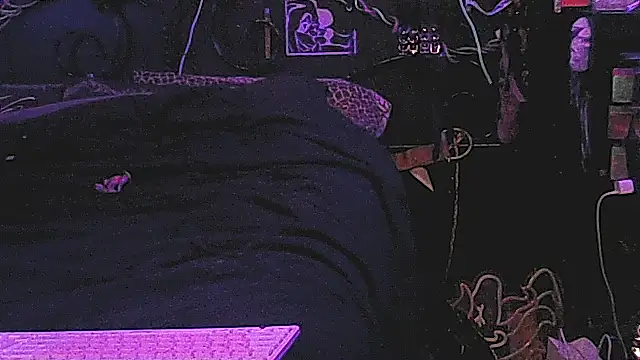 Snapshot of pineapplelife chatting on March 27, 2026, 8:26 am pineapplelife online show from March 27, 2026, 8:26 am