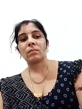 Hot ree85 online show from April 29, 2026, 6:14 pm