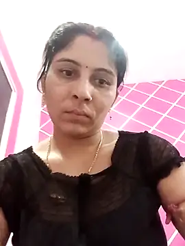 Snapshot of Hot_ree85 chatting on May 13, 2026, 2:58 pm Hot ree85 online show from May 13, 2026, 2:58 pm