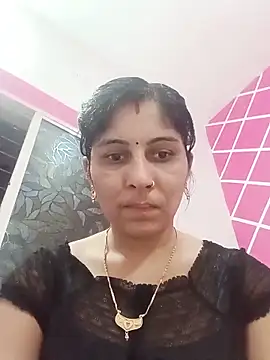 Snapshot of Hot_ree85 chatting on May 15, 2026, 1:07 pm Hot ree85 online show from May 15, 2026, 1:07 pm