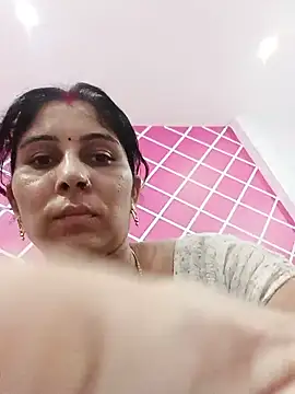 Snapshot of Hot_ree85 chatting on May 17, 2026, 5:42 pm Hot ree85 online show from May 17, 2026, 5:42 pm