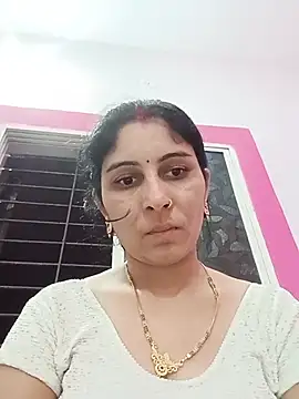 Snapshot of Hot_ree85 chatting on May 31, 2026, 6:21 am Hot ree85 online show from May 31, 2026, 6:21 am