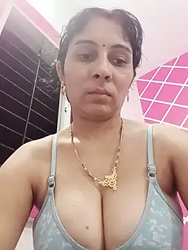 Snapshot of Hot_ree85 chatting on June 3, 2026, 2:47 am Hot ree85 online show from June 3, 2026, 2:47 am