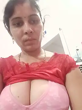Snapshot of Hot_ree85 chatting on June 3, 2026, 5:29 pm Hot ree85 online show from June 3, 2026, 5:29 pm