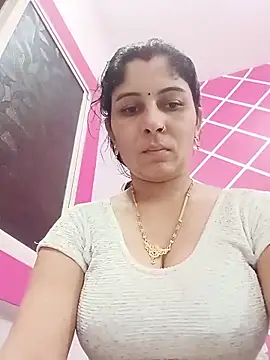 Snapshot of Hot_ree85 chatting on June 5, 2026, 1:56 am Hot ree85 online show from June 5, 2026, 1:56 am