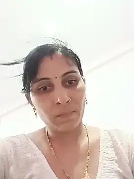 Snapshot of Hot_ree85 chatting on June 11, 2026, 5:44 pm Hot ree85 online show from June 11, 2026, 5:44 pm