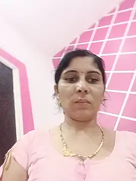Snapshot of Hot_ree85 chatting on June 14, 2026, 4:47 am Hot ree85 online show from June 14, 2026, 4:47 am