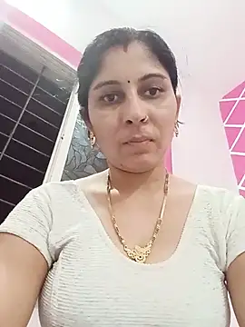 Snapshot of Hot_ree85 chatting on June 15, 2026, 5:09 am Hot ree85 online show from June 15, 2026, 5:09 am