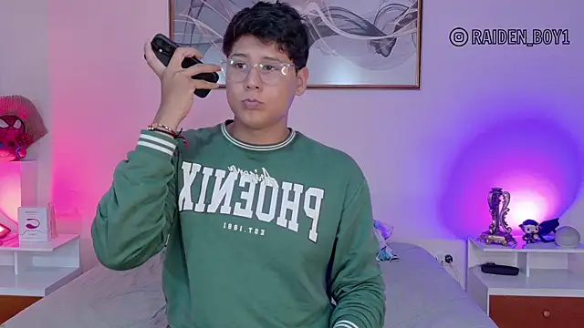 Snapshot of RaidenBoy11 chatting on January 5, 2026, 6:55 pm RaidenBoy11 online show from January 5, 2026, 6:55 pm