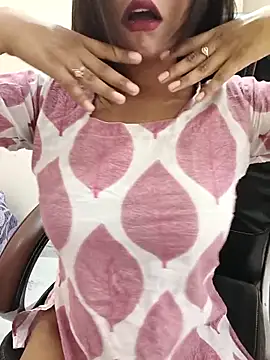 Hot Twinkle online show from April 30, 2026, 7:47 am