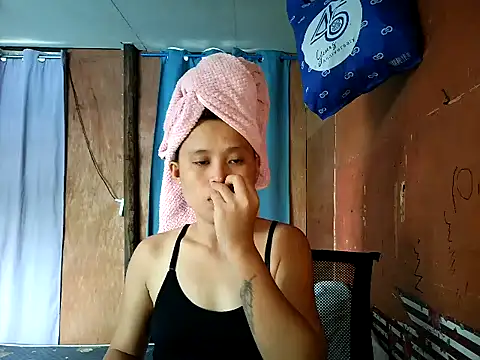 Snapshot of cute_rose12 chatting on January 16, 2026, 4:27 am cute rose12 online show from January 16, 2026, 4:27 am